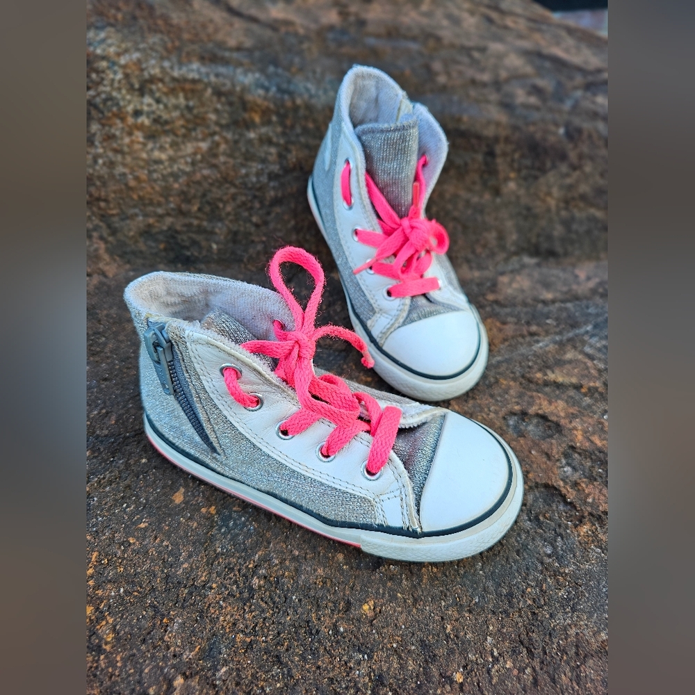 EUC Converse Kids Sz 9 Sneakers with Pink and Gray